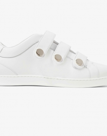 Λευκά sneakers για ένα πριγκιπικό look