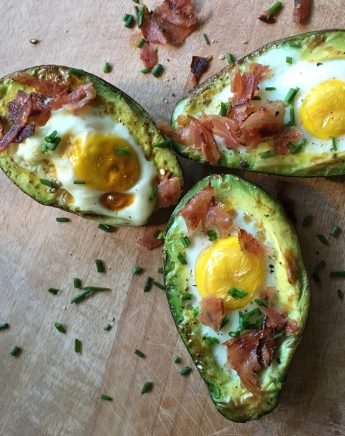 Αυγά σε φωλιές αβοκάντο: Το τέλειο brunching