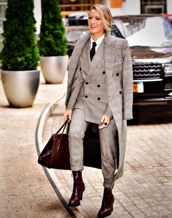 Η Blake Lively με κοστούμι σε ανδρικό στιλ… Θα το φορούσες;