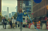 Πάμε ‘Anywhere’ με τη Rita Ora με στιλ εμπνευσμένο από το Sex and the City