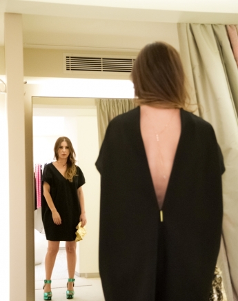 Η Αντωνία βρίσκει το τέλειο LBD outfit για τρελές νύχτες στην πόλη