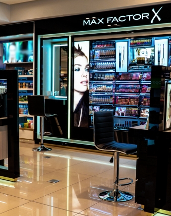 Η Max Factor με δικό της corner στο attica Golden Hall!