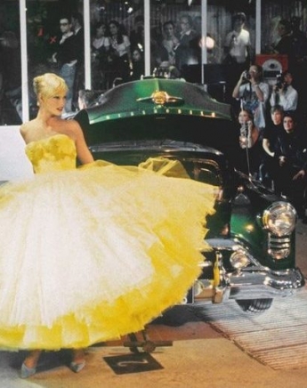 60 χρόνια catwalk στο συναρπαστικό βιβλίο του Chris Moore (link και αγορά)