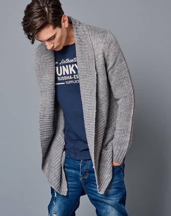 Να πάρεις ζακέτα! 13 hoodies και πλεκτά που θα σε κρατήσουν ζεστό