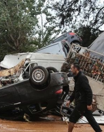 Ξεκίνησα με λάμψη MET Gala και βούλιαξα στις λάσπες της Αθήνας!