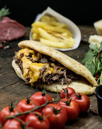 12 Angry Breads: Ένα μοναδικό street food restaurant στην Θεσσαλονίκη