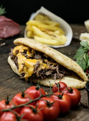 12 Angry Breads: Ένα μοναδικό street food restaurant στην Θεσσαλονίκη