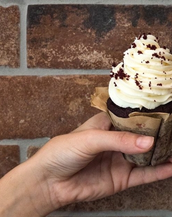 Στο Kitchen Lab για σοκολάτα και redvelvet cupcake  #citywalks