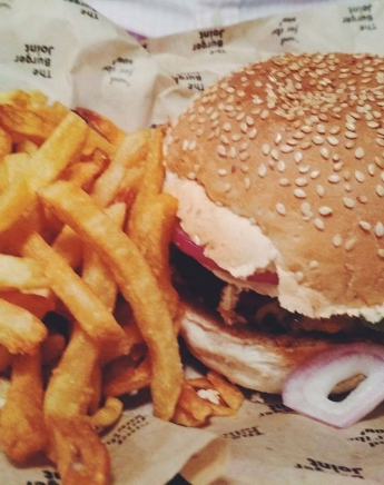 Στο Burger Joint για Umami Burger και δροσερή margarita λεμόνι #citywalks