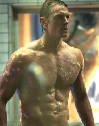Altered Carbon (Θνητοί Θεοί): Γιατί κολλήσαμε με το Netflix