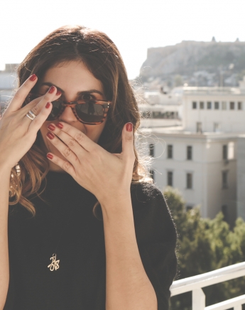 Το να είσαι μόνη δεν σημαίνει ότι έχεις ύφος αλλά υψηλές απαιτήσεις
