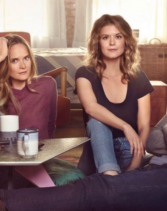 Οι 20 τηλεοπτικές σειρές του Netflix που θα σου βρουν ταίρι αυτό το καλοκαίρι!