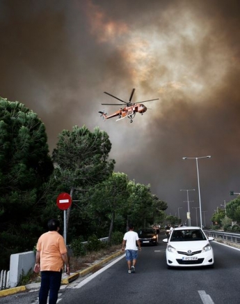Η Αττική στη φωτιά – Δήμαρχος Ραφήνας: Είδα άνθρωπο μάλλον νεκρό
