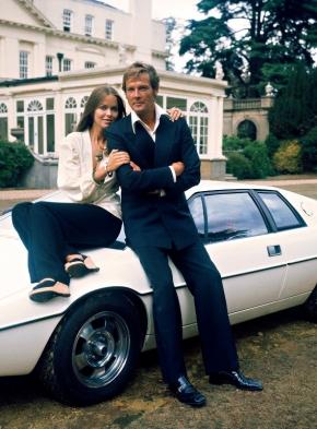 Sir Roger Moore: Μία καριέρα γεμάτη αυτοκίνητα