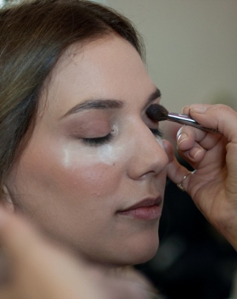 Τι κάνω για να διαρκέσει το concealer μου όλη την ημέρα