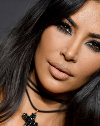 Kim Kardashian: Σου βρήκα τα 5 προϊόντα που χρειάζεσαι για αυτό το look