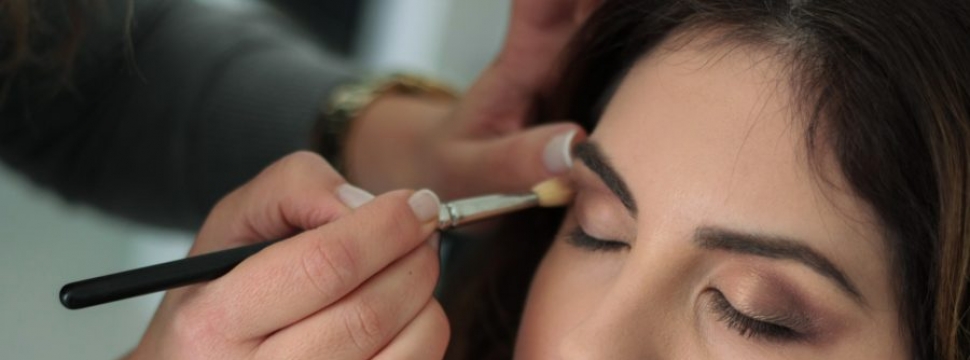 College beauty: Νέα ανοιξιάτικη τάση! Χρώμα στα μάτια