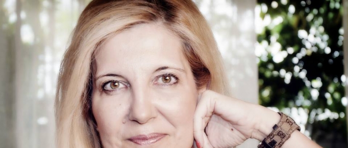 Η Σοφία Δημοπούλου μας διαβάζει το Πώς υφαίνεται ο χρόνος