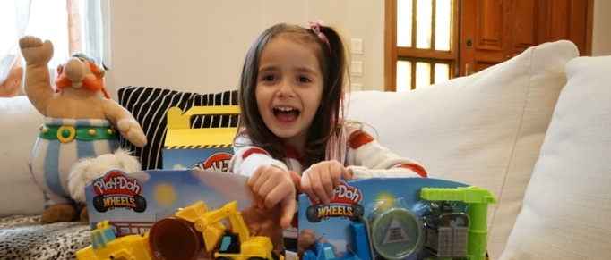 Η Ζωή Σοφία δοκιμάζει τη νέα σειρά Play – Doh Wheels!